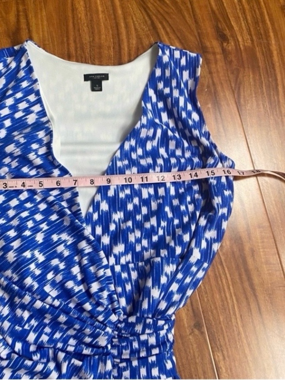 Ann Taylor Women Blue White Abstract V Neck Sleeveless Stretch Wrap Dress Size S - Picture 14 of 16